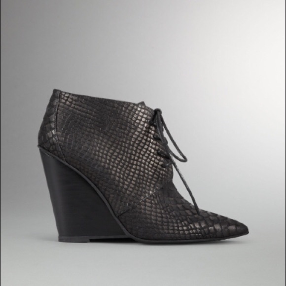 🖤Kenneth Cole Collection lace up bootie - Picture 2 of 3
